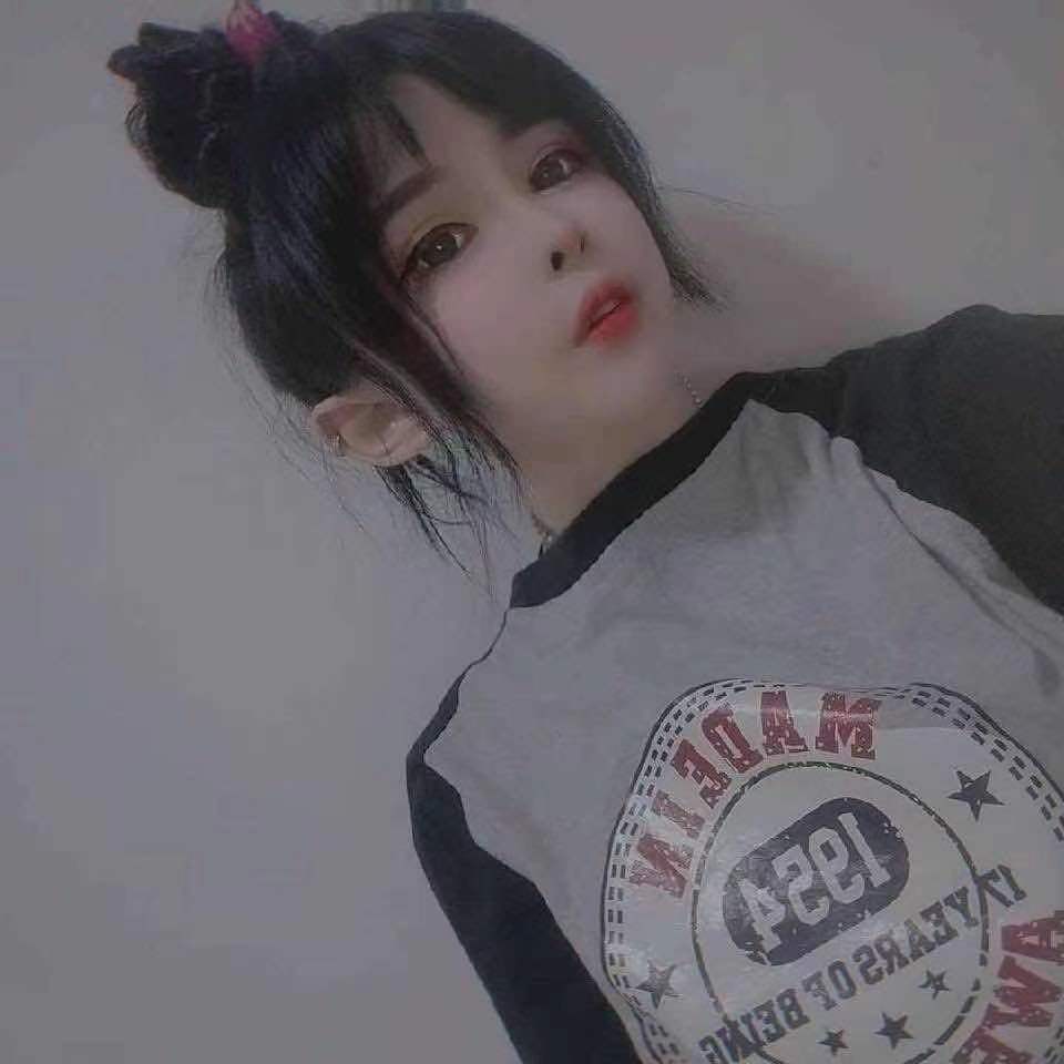 年轻萝莉装小姐姐